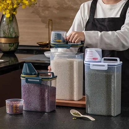 Freshness Lock Tank: 2kg Pet Food Storage with Measuring Cup – Stop Waste!
